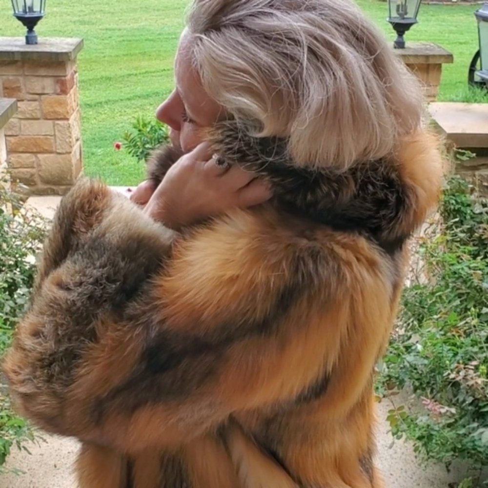 Amazing Parisian Red Fox Fur Coat - Picture 5 of 16